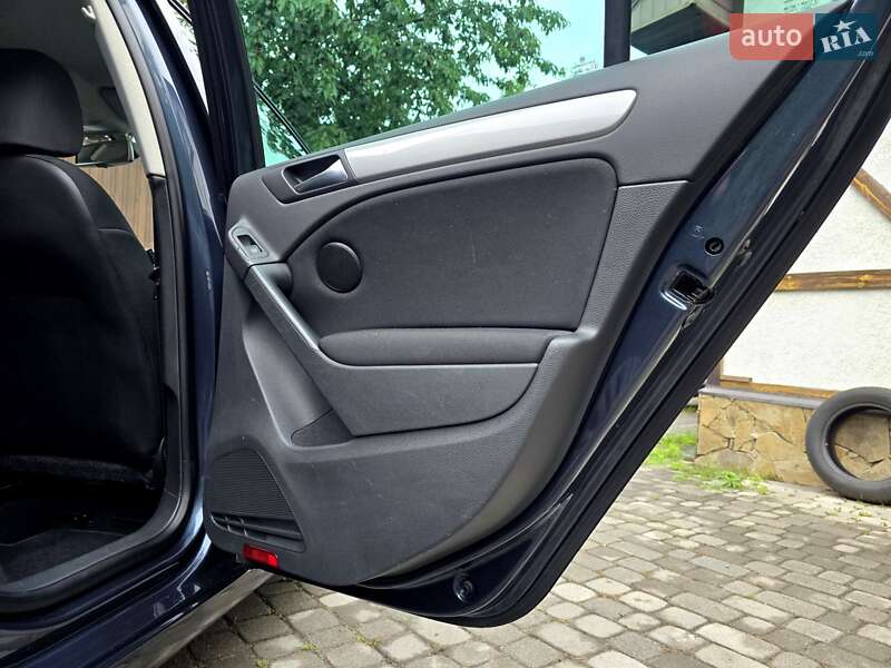Хетчбек Volkswagen Golf 2009 в Полтаві