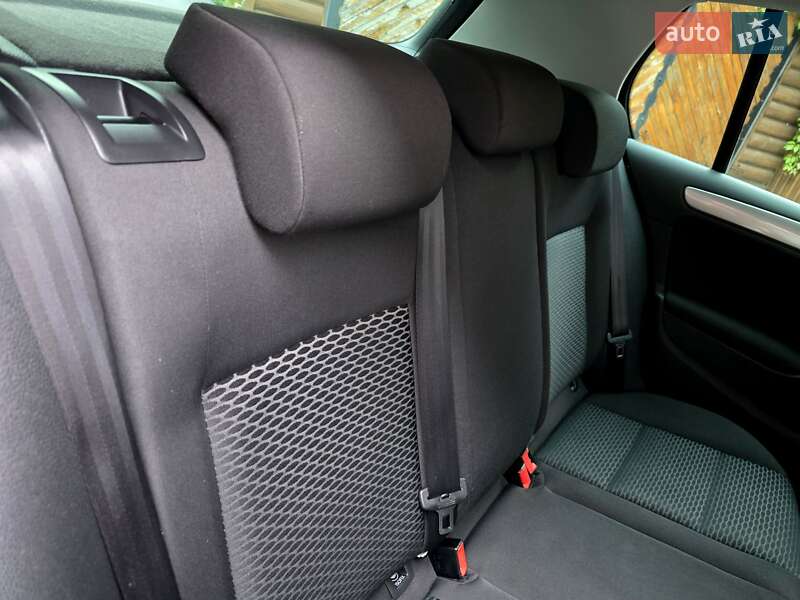 Хетчбек Volkswagen Golf 2009 в Полтаві