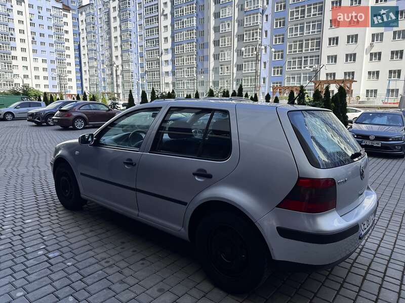 Хетчбек Volkswagen Golf 2002 в Івано-Франківську