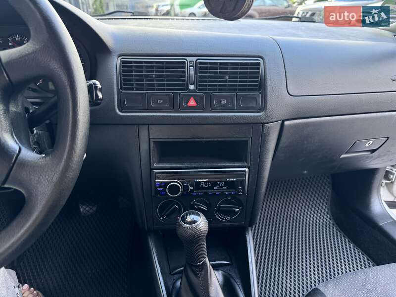 Хетчбек Volkswagen Golf 2002 в Івано-Франківську
