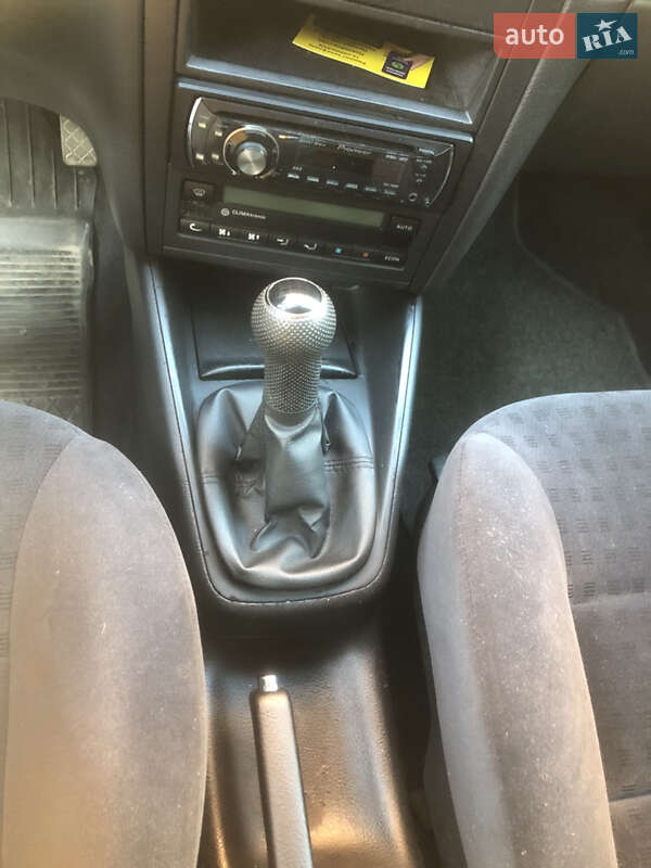 Універсал Volkswagen Golf 2003 в Львові