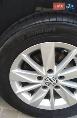 Хэтчбек Volkswagen Golf 2015 в 