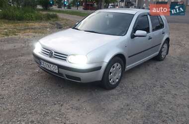 Хетчбек Volkswagen Golf 2001 в Чернівцях