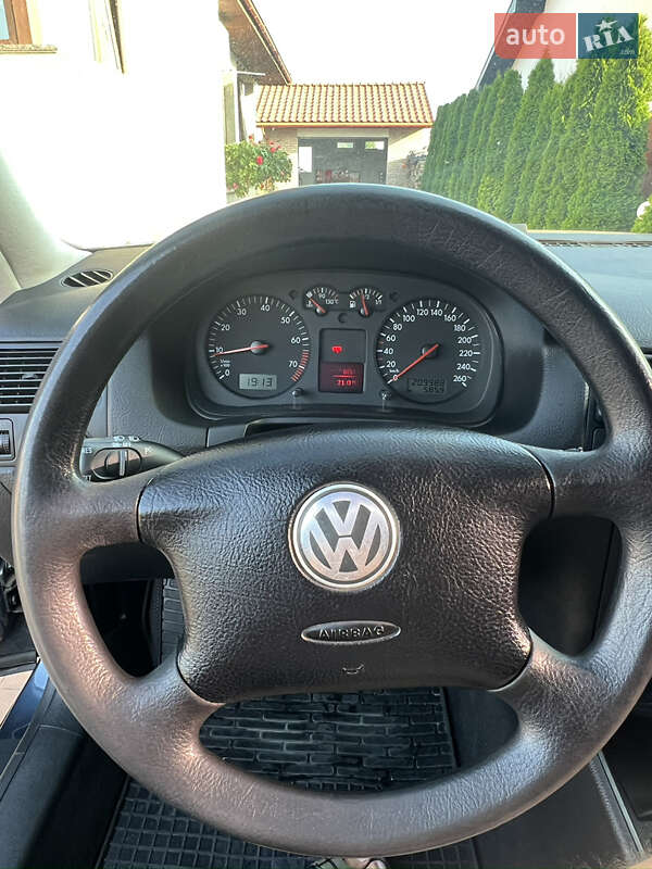 Универсал Volkswagen Golf 2004 в Ужгороде