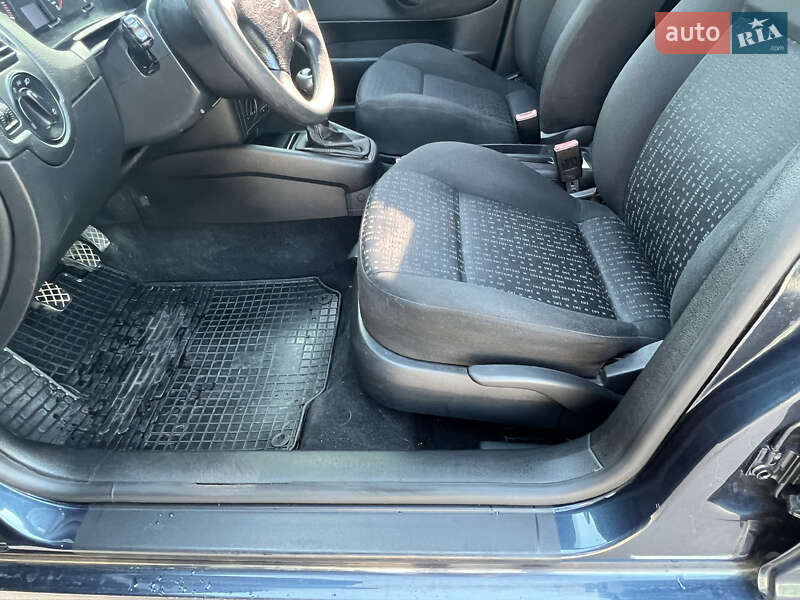 Универсал Volkswagen Golf 2004 в Ужгороде