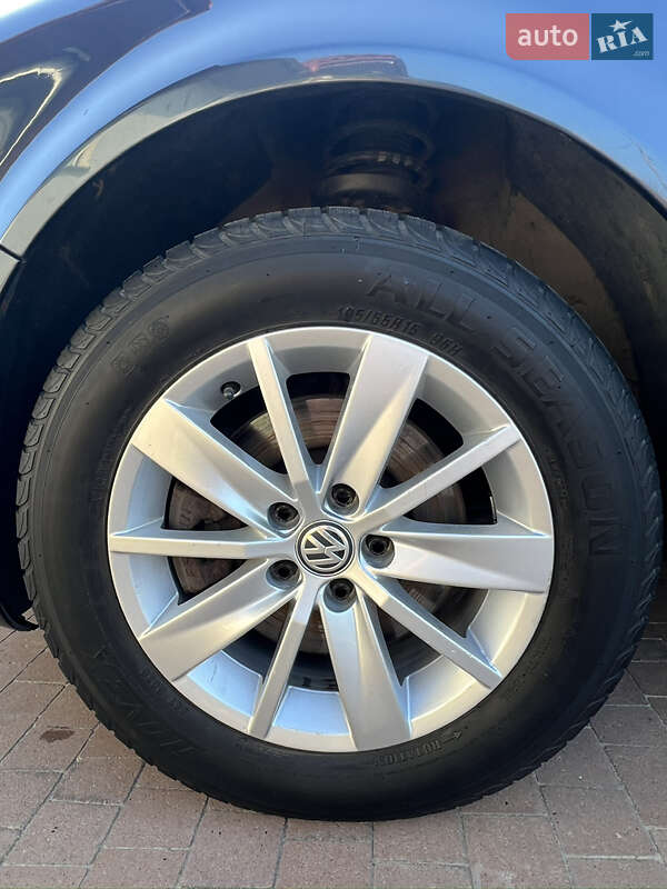 Универсал Volkswagen Golf 2004 в Ужгороде