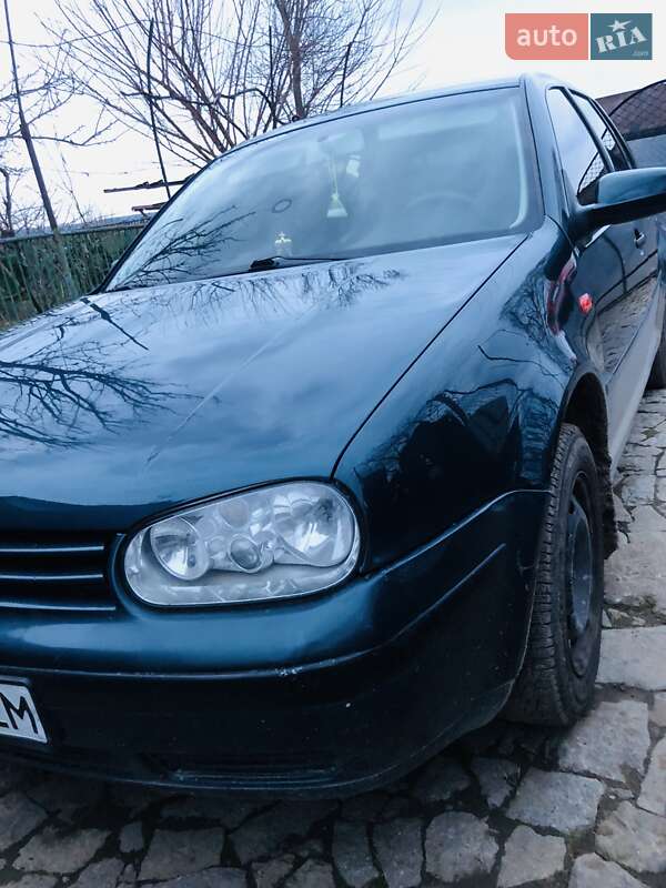 Хетчбек Volkswagen Golf 2002 в Тернополі