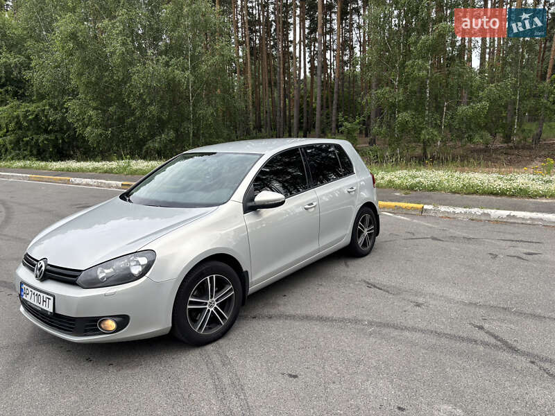 Хэтчбек Volkswagen Golf 2011 в Киеве