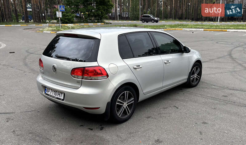 Хэтчбек Volkswagen Golf 2011 в Киеве