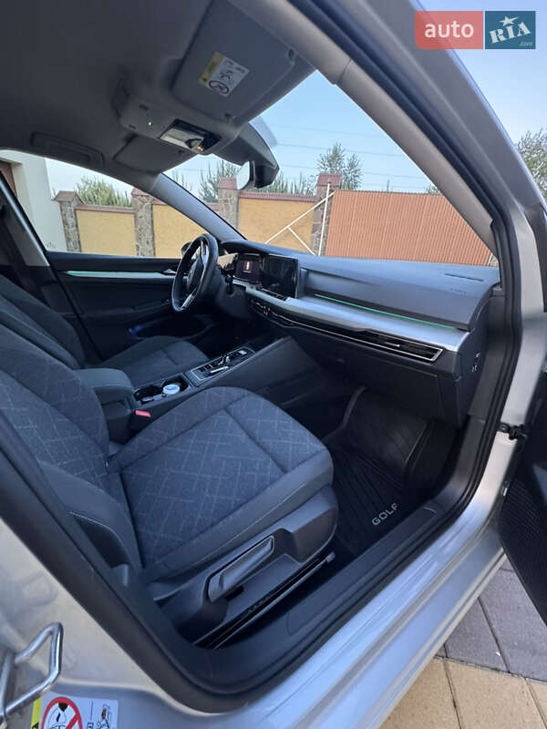 Універсал Volkswagen Golf 2021 в Дрогобичі