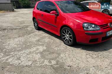 Хэтчбек Volkswagen Golf 2005 в 