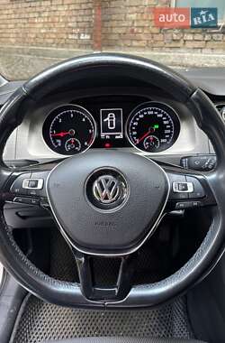 Хэтчбек Volkswagen Golf 2016 в 