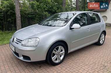 Хэтчбек Volkswagen Golf 2005 в Киеве