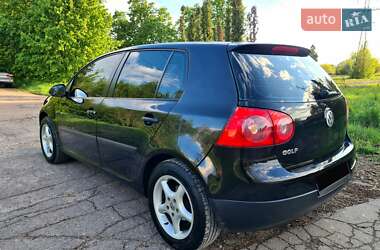Хэтчбек Volkswagen Golf 2004 в 