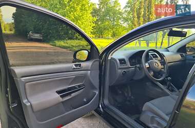 Хэтчбек Volkswagen Golf 2004 в 