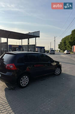 Хэтчбек Volkswagen Golf 2004 в 