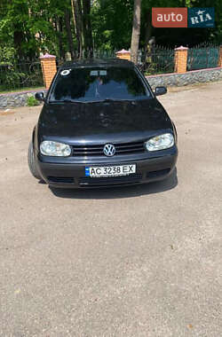 Хетчбек Volkswagen Golf 2001 в Романіву