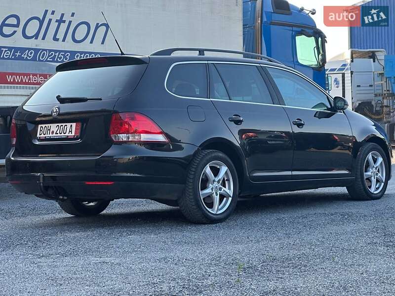 Универсал Volkswagen Golf 2009 в Ровно