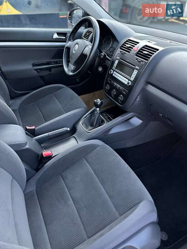 Универсал Volkswagen Golf 2009 в Ровно