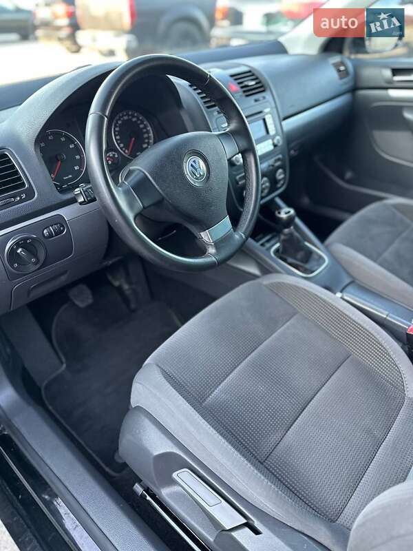 Универсал Volkswagen Golf 2009 в Ровно