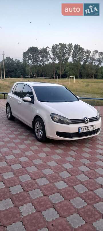 Хэтчбек Volkswagen Golf 2013 в 