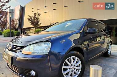 Хэтчбек Volkswagen Golf 2004 в Киеве