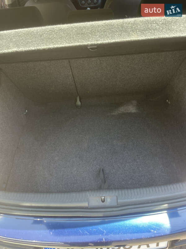 Хэтчбек Volkswagen Golf 2004 в Одессе