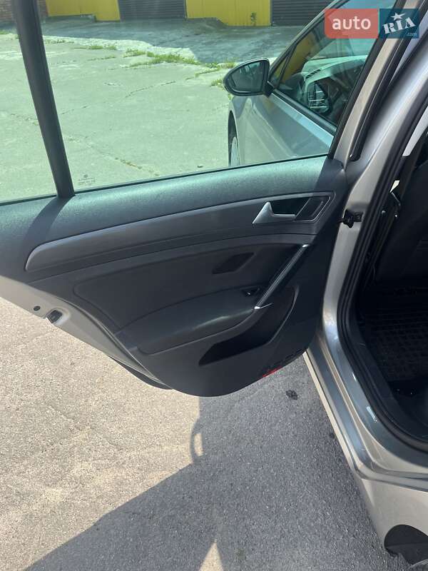 Универсал Volkswagen Golf 2018 в Ровно