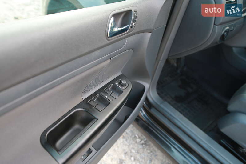 Хетчбек Volkswagen Golf 2003 в Бердичеві