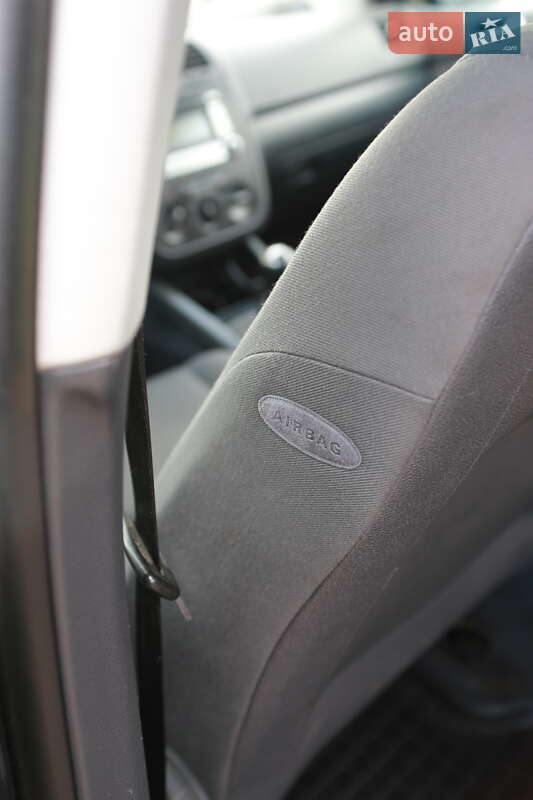 Хетчбек Volkswagen Golf 2003 в Бердичеві