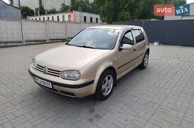 Хетчбек Volkswagen Golf 2001 в 