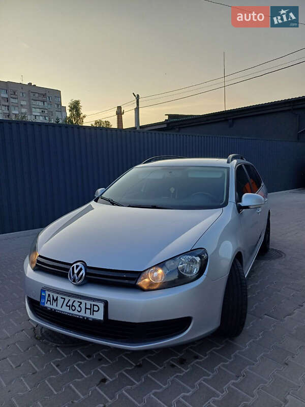 Универсал Volkswagen Golf 2011 в Житомире