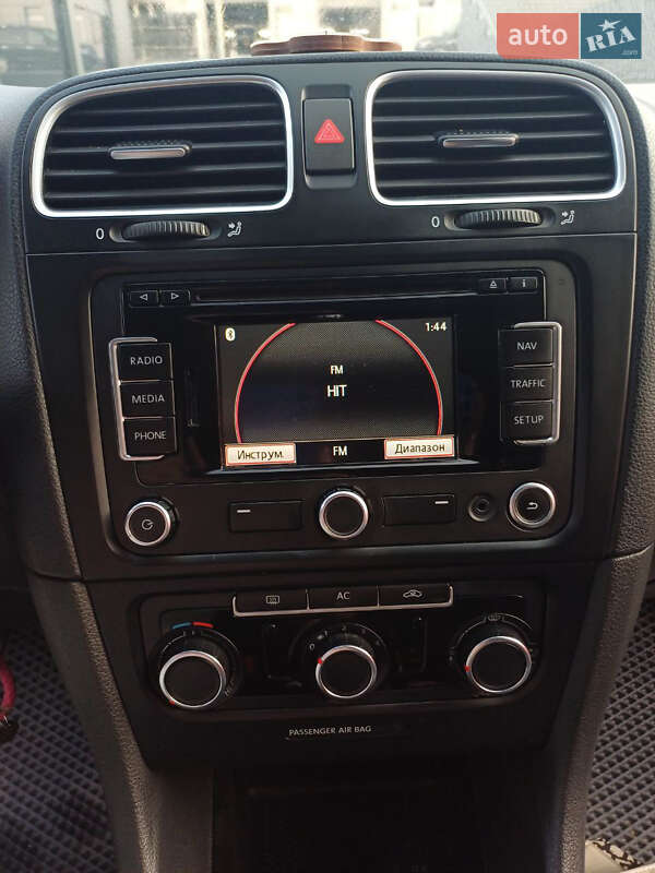 Универсал Volkswagen Golf 2011 в Житомире