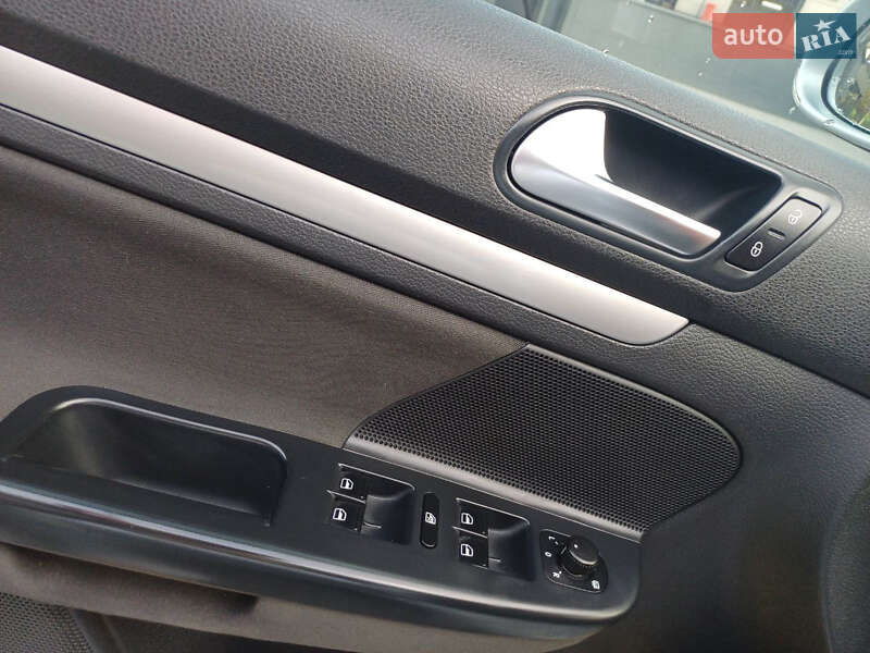 Универсал Volkswagen Golf 2011 в Житомире