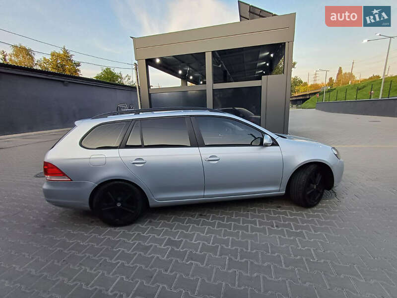 Универсал Volkswagen Golf 2011 в Житомире