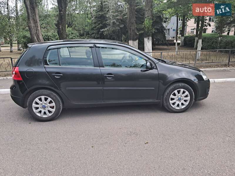 Хэтчбек Volkswagen Golf 2004 в Кривом Роге