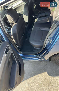 Хэтчбек Volkswagen Golf 2014 в 