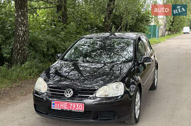 Хэтчбек Volkswagen Golf 2005 в Дубно