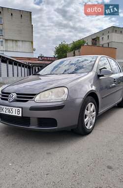 Хэтчбек Volkswagen Golf 2005 в Здолбунове