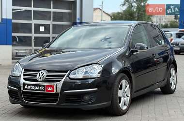 Хэтчбек Volkswagen Golf 2004 в Одессе