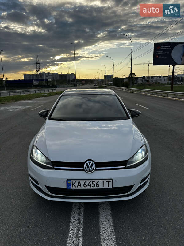 Хэтчбек Volkswagen Golf 2013 в 