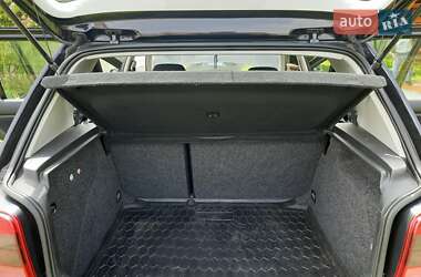 Хэтчбек Volkswagen Golf 2001 в 