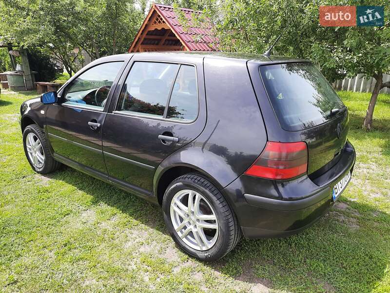 Хэтчбек Volkswagen Golf 2001 в 