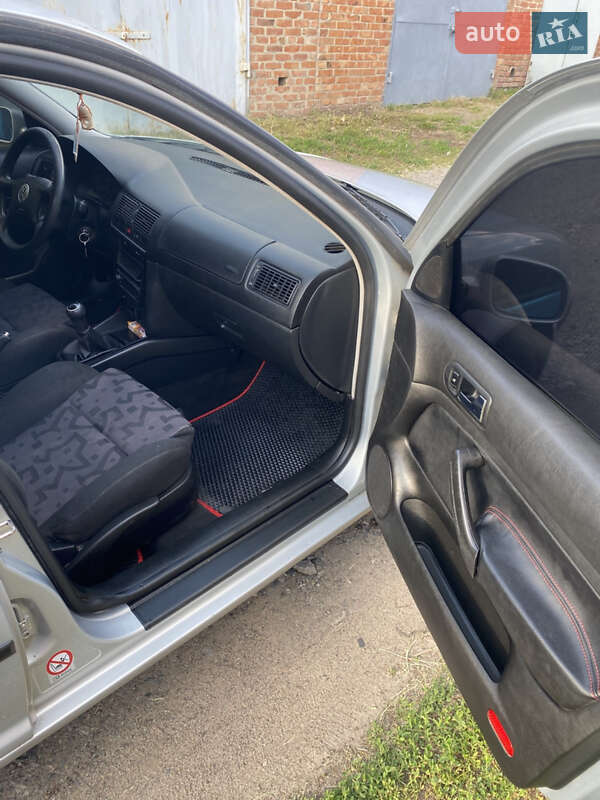 Хетчбек Volkswagen Golf 1999 в Гадячі