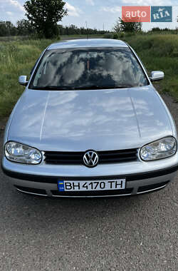 Хэтчбек Volkswagen Golf 2002 в Киеве
