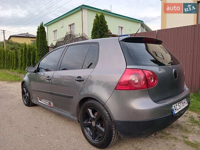 Volkswagen Golf 2004