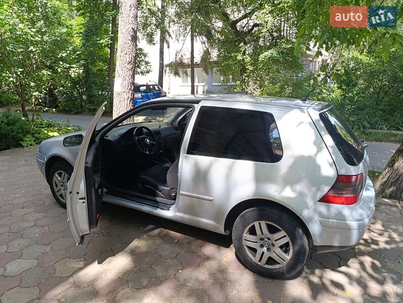 Хетчбек Volkswagen Golf 1999 в Чернівцях