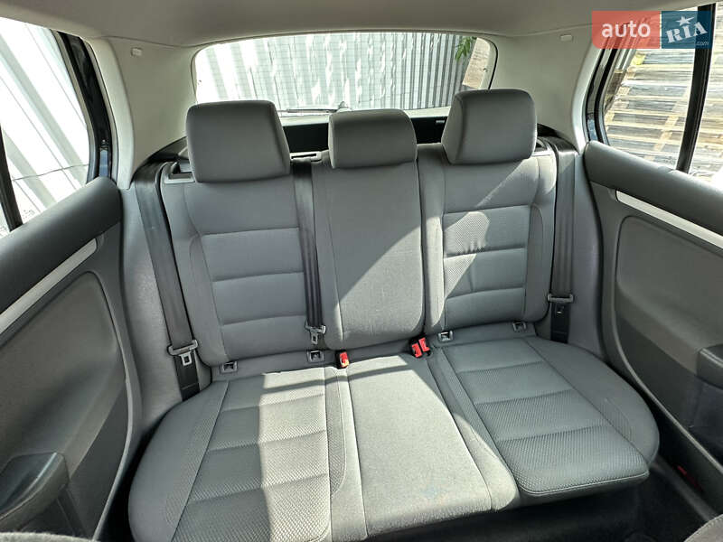 Хетчбек Volkswagen Golf 2005 в Харкові