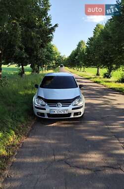 Хэтчбек Volkswagen Golf 2006 в 