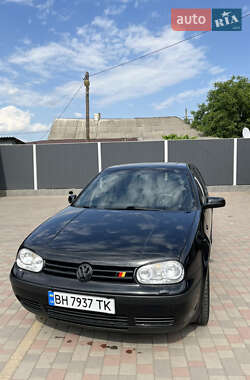 Хэтчбек Volkswagen Golf 1998 в 